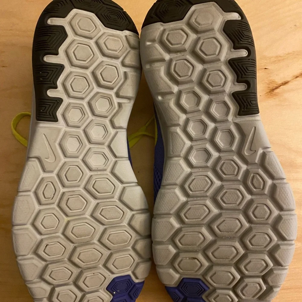 Nike Youth Size 7 Blue - Picture 3 of 6